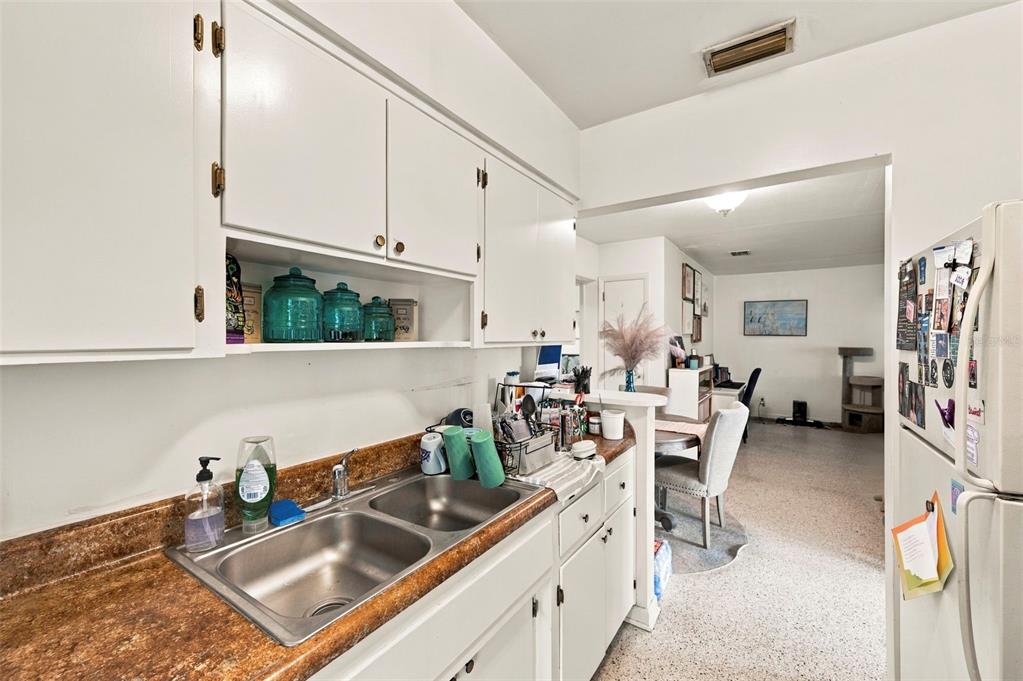 1154 Angle Road Dunedin, FL 34698 - Photo 8 of 51 Gallery Image 8