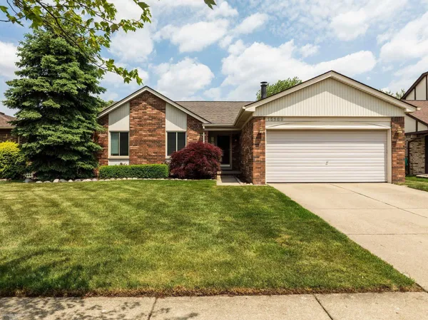 $399,900 | 15589 Winter Park Drive, Macomb, MI 48044