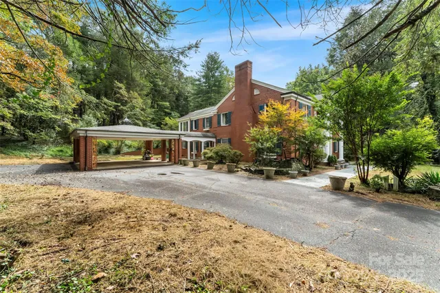 $699,000 | 301 Louise Avenue Northeast, Valdese, NC 28690