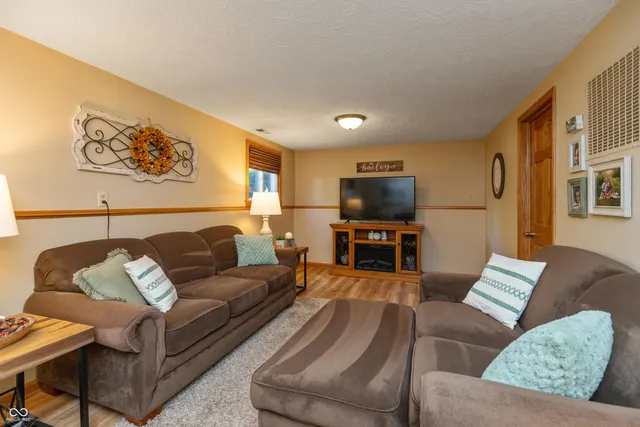 $279,900 | 601 South Jefferson Street, Brownsburg, IN 46112