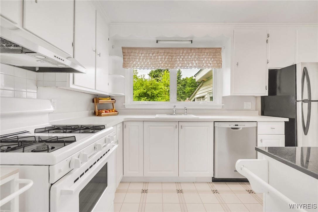 4226 Shimerville Road Clarence, NY 14031 - Photo 9 of 47