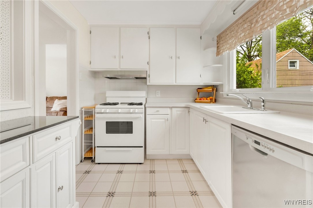 4226 Shimerville Road Clarence, NY 14031 - Photo 10 of 47