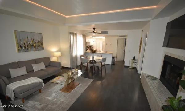 $2,950 | 1200 East River Road, Unit J122, Tucson, AZ 85718