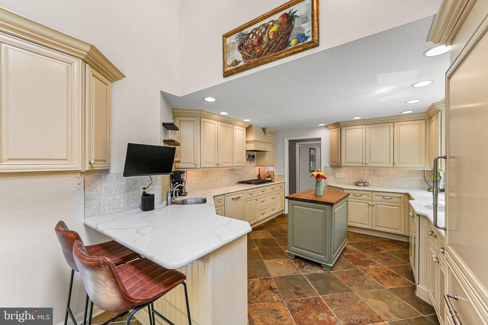 923 Copper Beech Lane Wayne, PA 19087 - Photo 17 of 45 Quartz countertops and penninsula bar