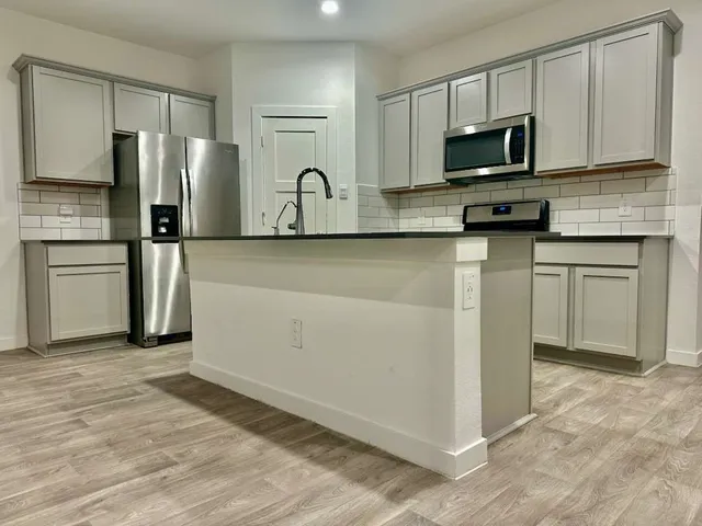 $2,475 | 14211 Kings Canyon Lane, Conroe, TX 77384