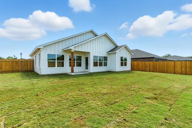 a view of a house with a backyard