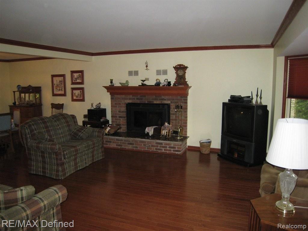 928 Dickson Lane Rochester, MI 48307 - Photo 3 of 11 Dickson Lane 015.JPG
