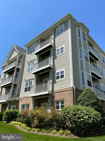 $2,900 | 6579 Grange Lane, Unit 204, Alexandria, VA 22315