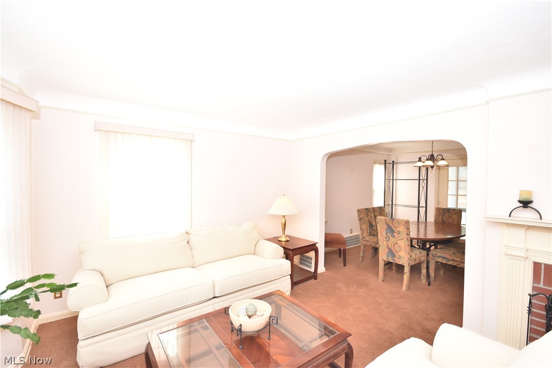 2164 Cranston Road Cleveland, OH 44118 - Photo 4 of 27