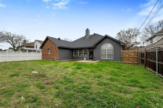 $2,650 | 916 Clover Hill Lane, Cedar Hill, TX 75104