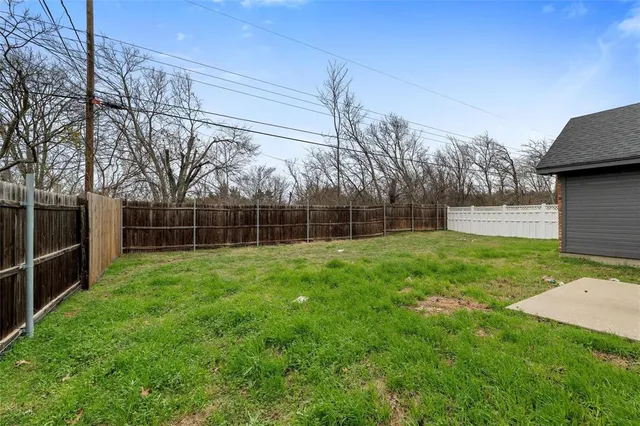 $2,650 | 916 Clover Hill Lane, Cedar Hill, TX 75104
