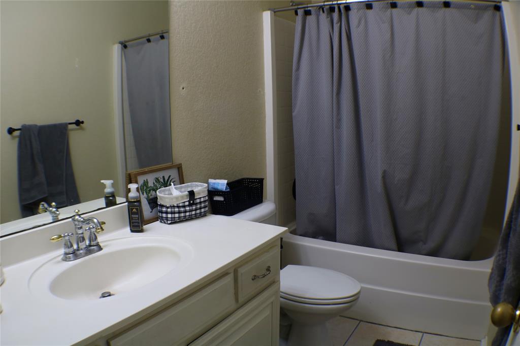 173 West Ranch Lane Weatherford, TX 76088 - Photo 21 of 29 a bathroom with a sink and a toilet