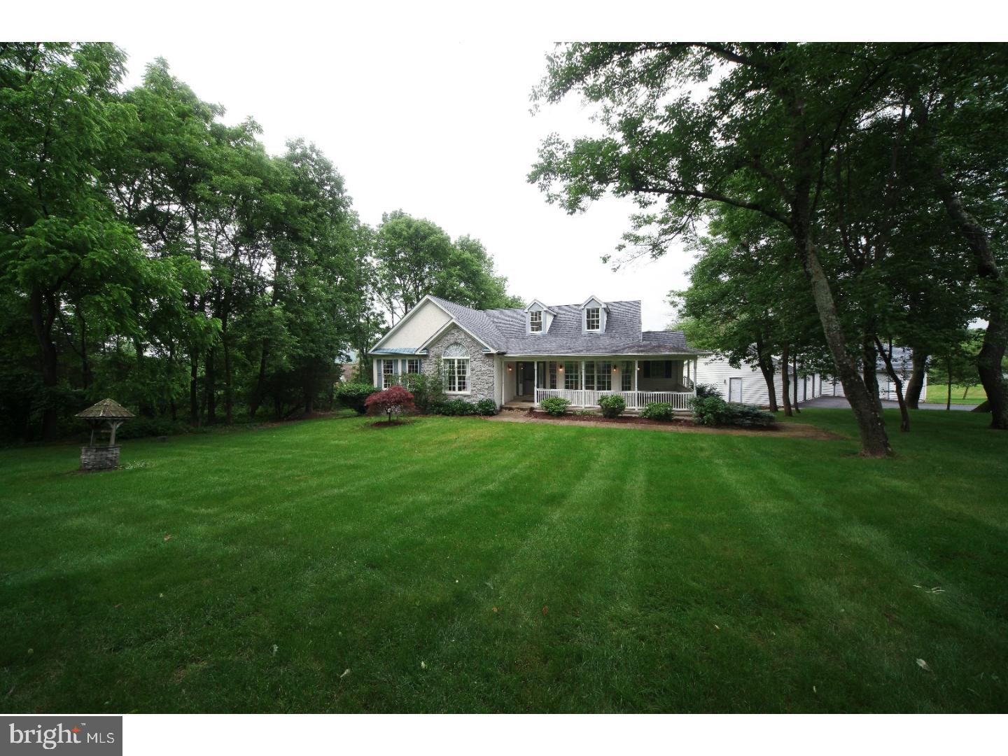 17 Wulaton Road Kintnersville, PA 18930 - Photo 2 of 25 Front Yard