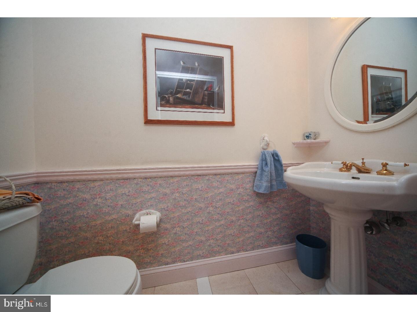 17 Wulaton Road Kintnersville, PA 18930 - Photo 10 of 25 Half Bath