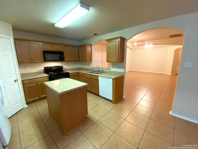 $1,795 | 10411 Tollow Way, Helotes, TX 78023