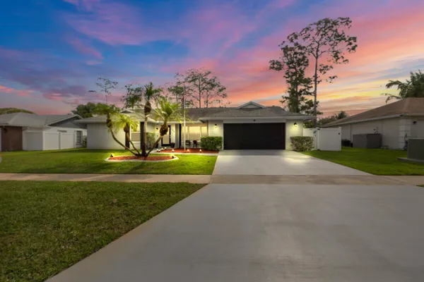 $599,000 | 125 Parkwood Drive, Royal Palm Beach, FL 33411