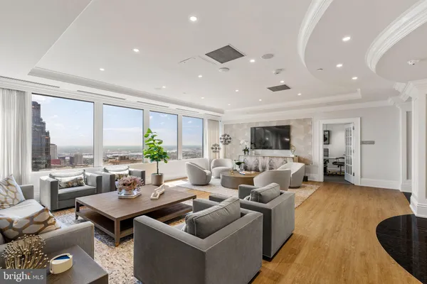 $2,200,000 | 50 South 16th Street, Unit 5501, Philadelphia, PA 19103