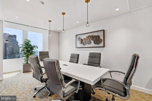 $2,200,000 | 50 South 16th Street, Unit 5501, Philadelphia, PA 19103