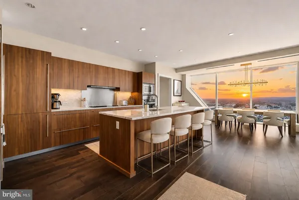 $2,200,000 | 50 South 16th Street, Unit 5501, Philadelphia, PA 19103
