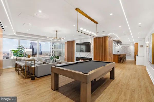 $2,200,000 | 50 South 16th Street, Unit 5501, Philadelphia, PA 19103