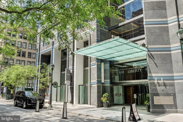 $2,200,000 | 50 South 16th Street, Unit 5501, Philadelphia, PA 19103