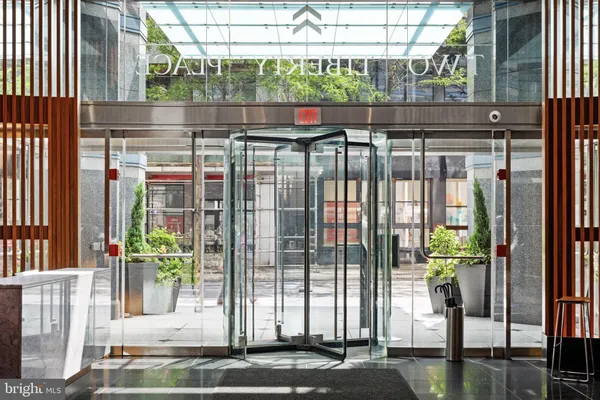 $2,200,000 | 50 South 16th Street, Unit 5501, Philadelphia, PA 19103
