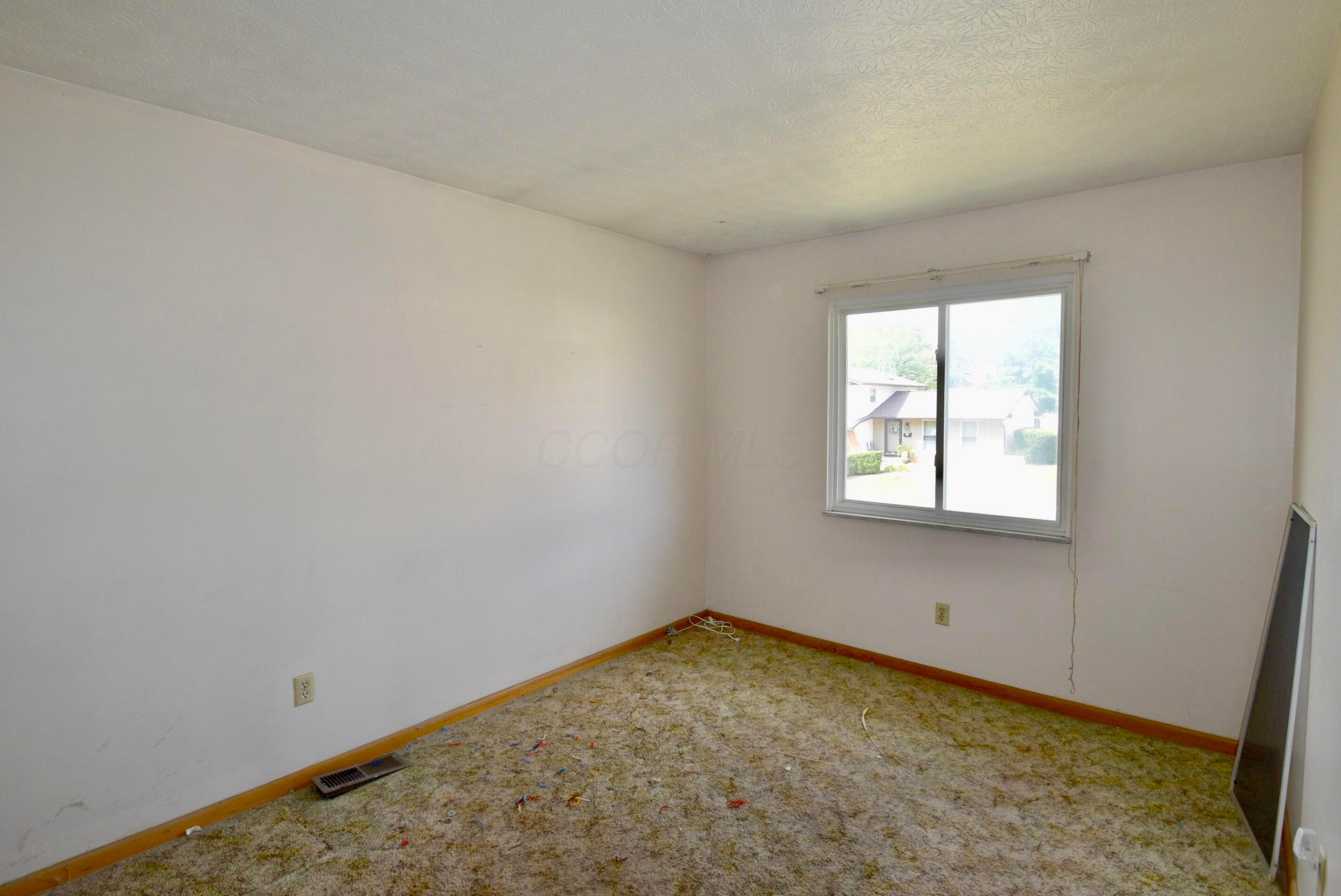 5789 Riverton Road Columbus, OH 43232 - Photo 26 of 30 DSC_2276