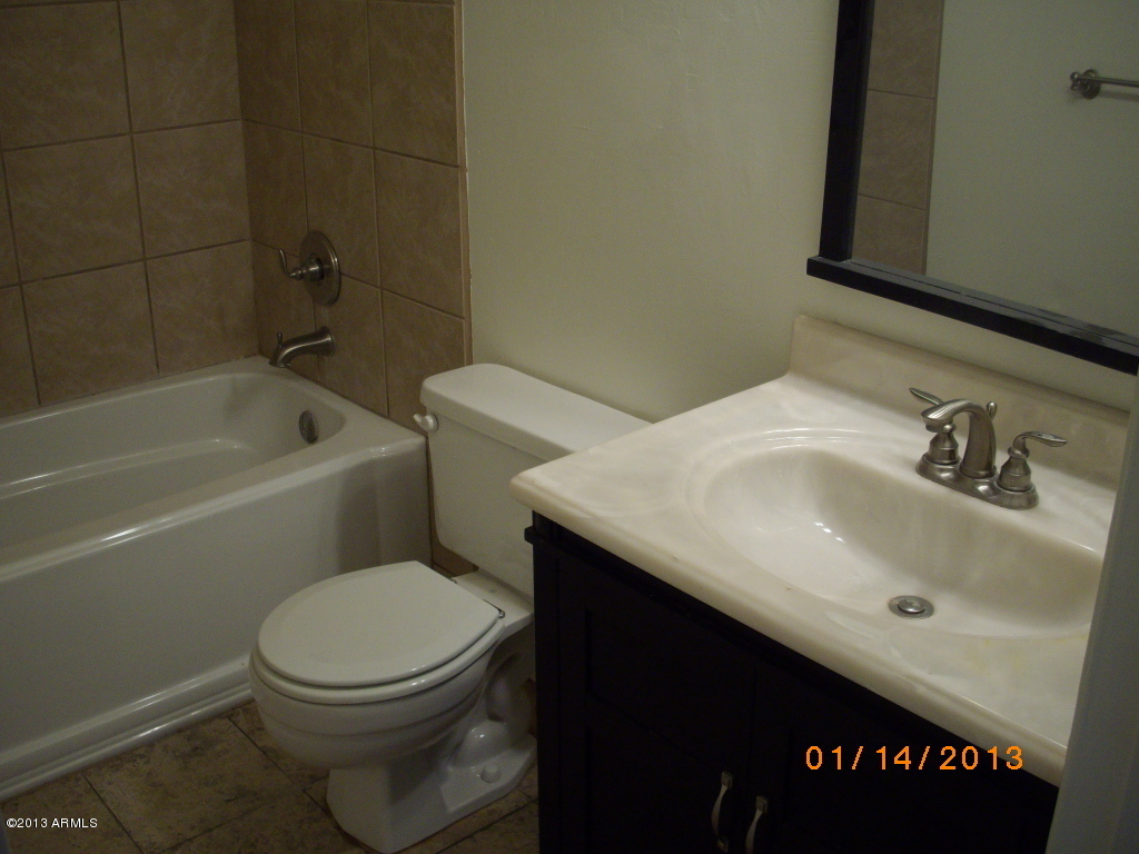 6905 East Osborn Road, Unit F Scottsdale, AZ 85251 - Photo 17 of 19 Hall bath