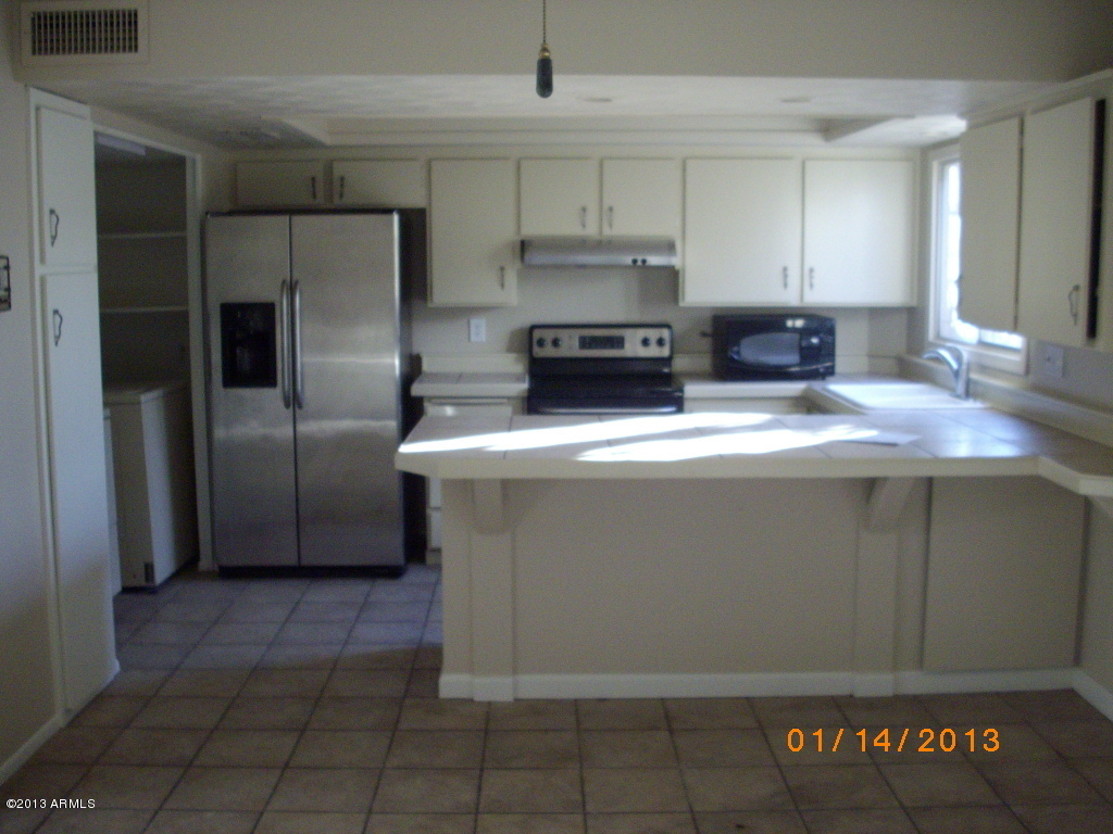 6905 East Osborn Road, Unit F Scottsdale, AZ 85251 - Photo 7 of 19 View kitchen from dining area