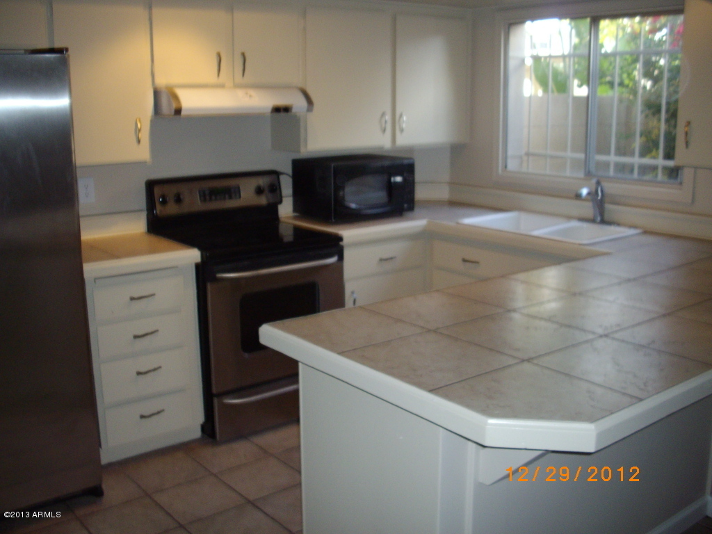6905 East Osborn Road, Unit F Scottsdale, AZ 85251 - Photo 8 of 19 Kitchen
