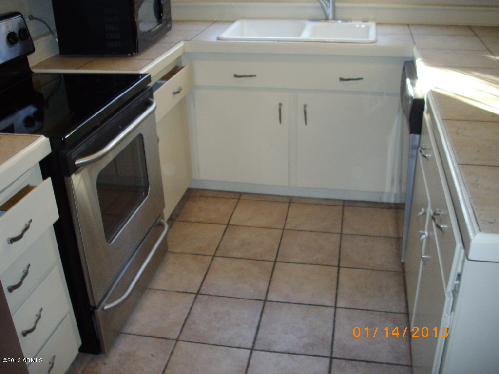 6905 East Osborn Road, Unit F Scottsdale, AZ 85251 - Photo 9 of 19 Kitchen - alternate view