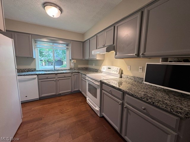 305 Guy's Run Road, Unit 305 Akron, OH 44319 - Photo 9 of 37 large airy kitchen