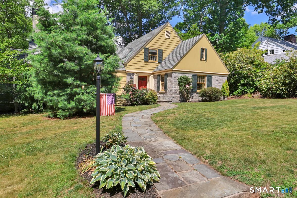 38 Knollwood Road North Haven, CT 06473 - Photo 2 of 28