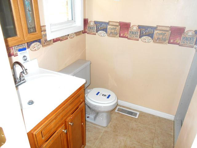1104 Phillips Flats Road Oneida, TN 37841 - Photo 8 of 11 DSCN1148