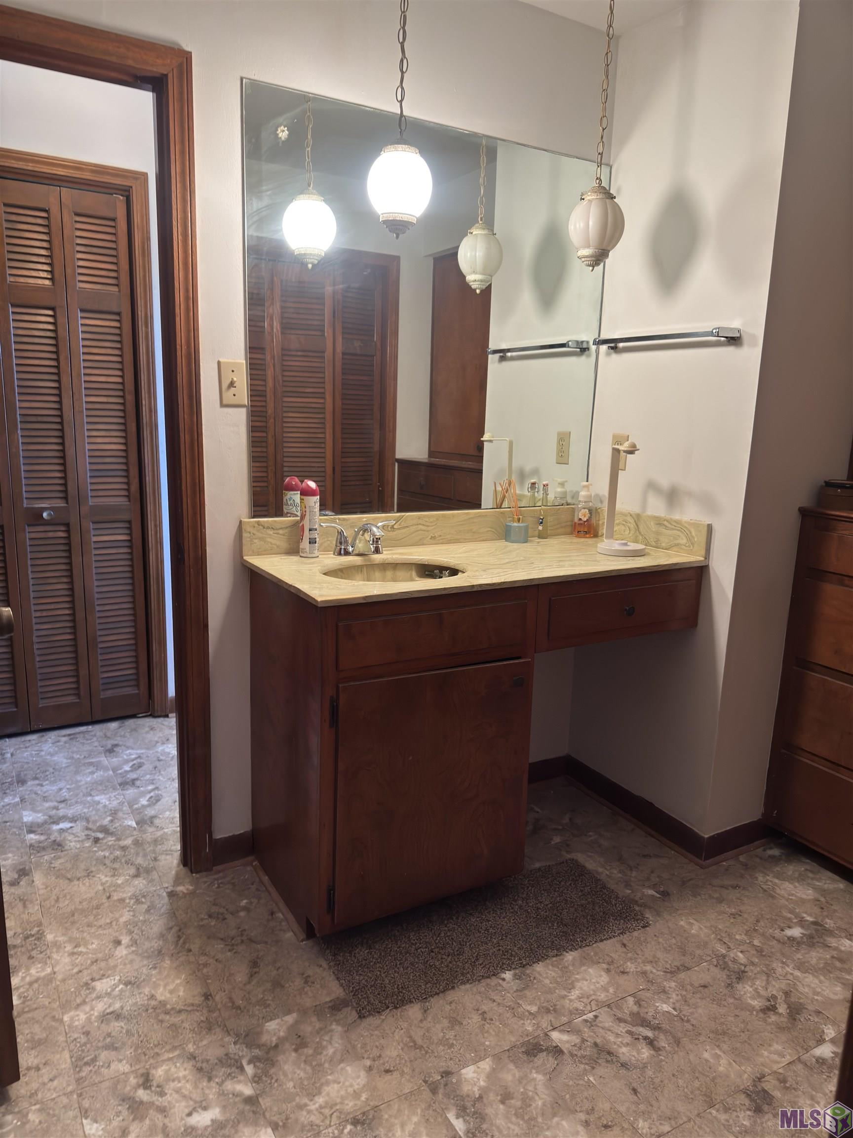 209 Blount Road Baton Rouge, LA 70807 - Photo 12 of 18 master bath