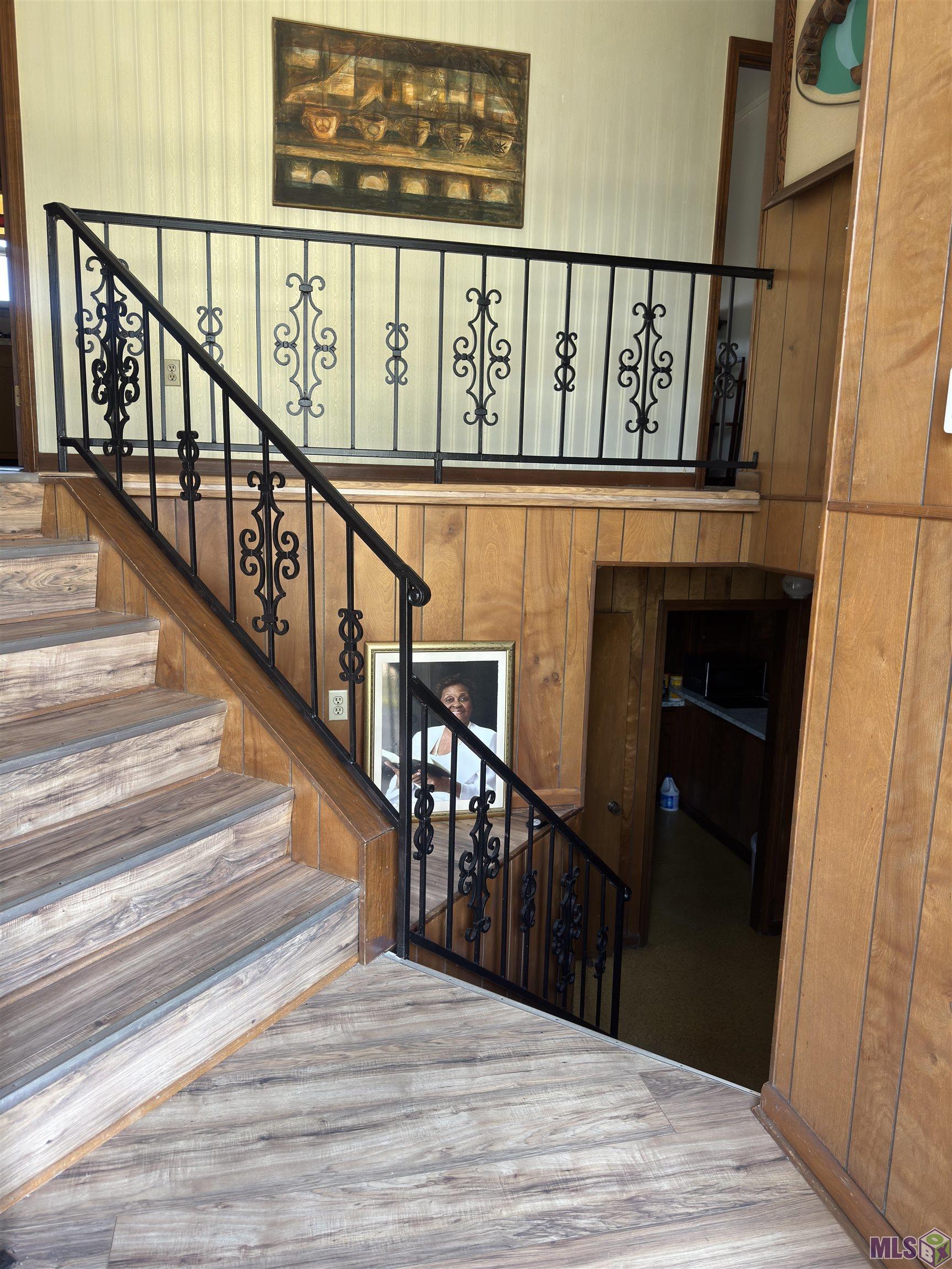 209 Blount Road Baton Rouge, LA 70807 - Photo 2 of 18 entry way