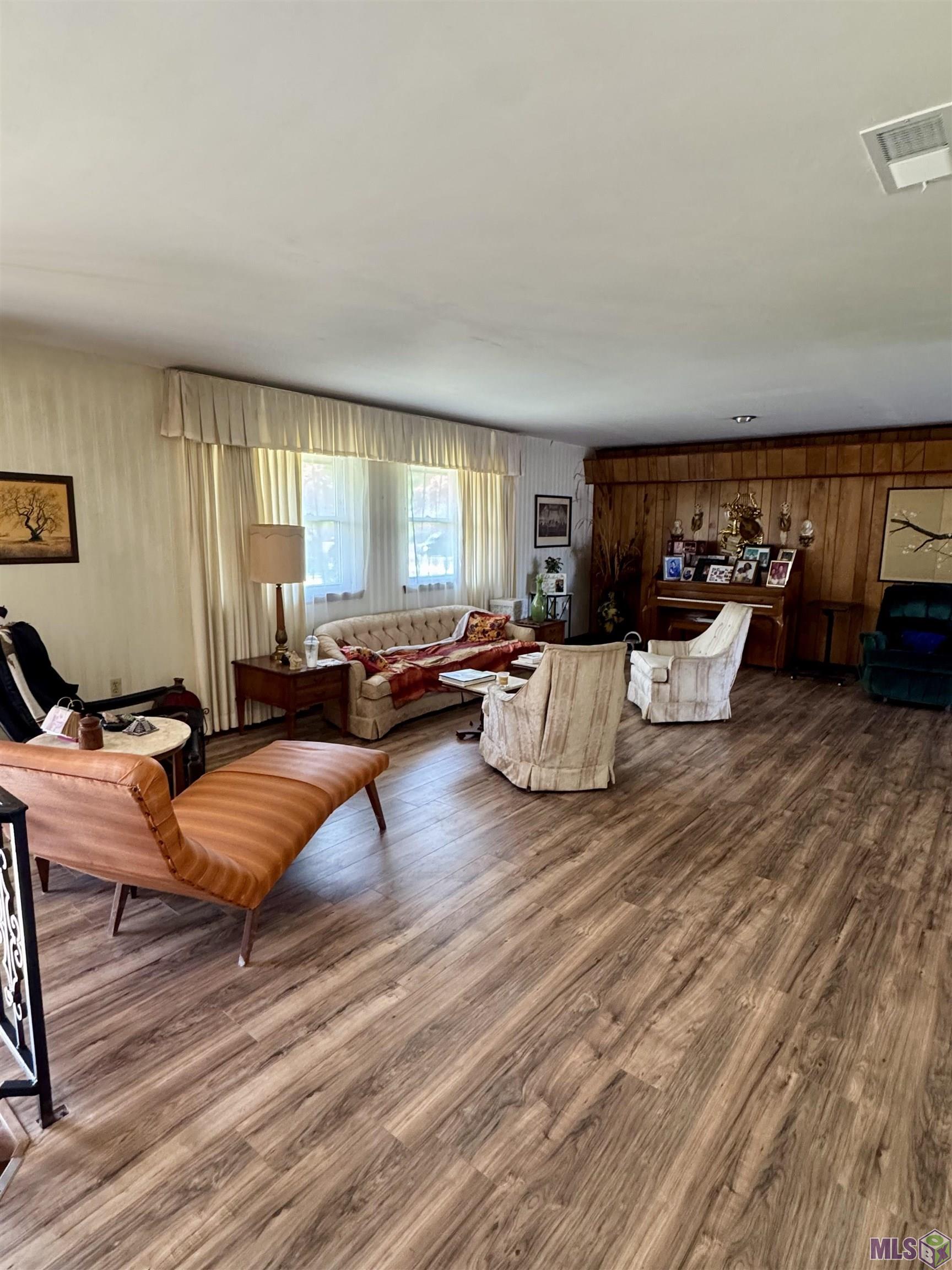 209 Blount Road Baton Rouge, LA 70807 - Photo 4 of 18 living area