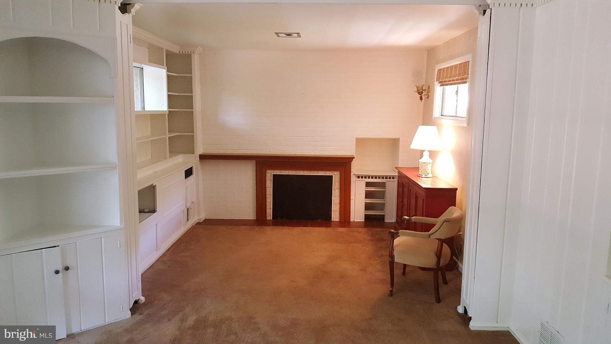 300 Cavalier Court Silver Spring, MD 20901 - Photo 6 of 24 Living Room