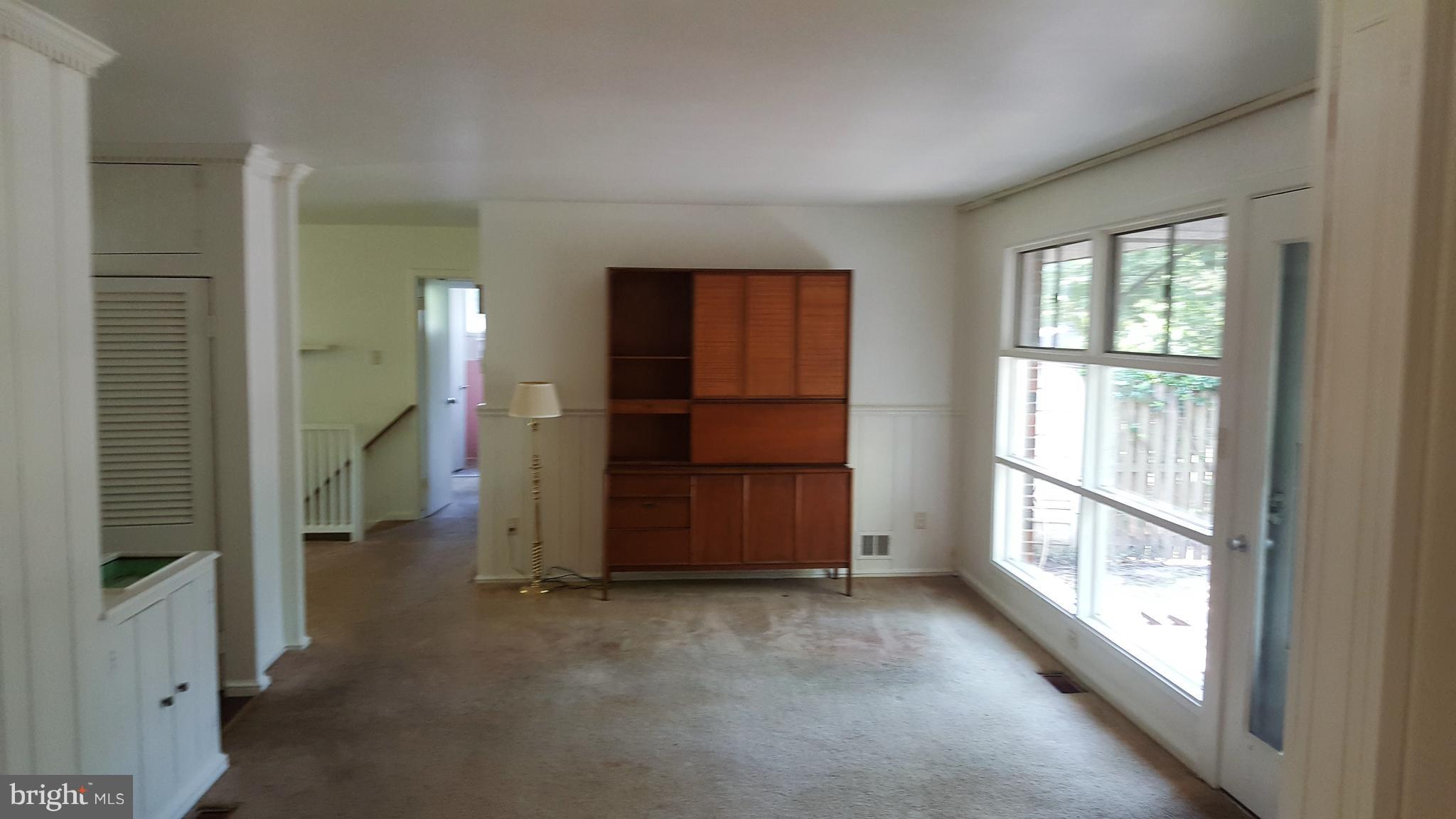 300 Cavalier Court Silver Spring, MD 20901 - Photo 8 of 24 Living Room