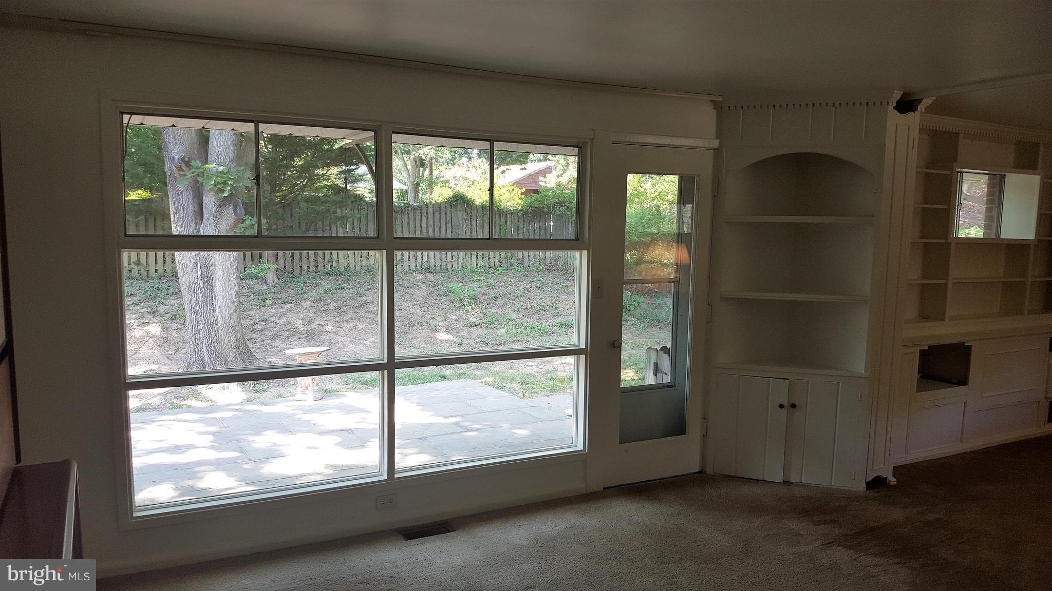 300 Cavalier Court Silver Spring, MD 20901 - Photo 10 of 24 Living Room