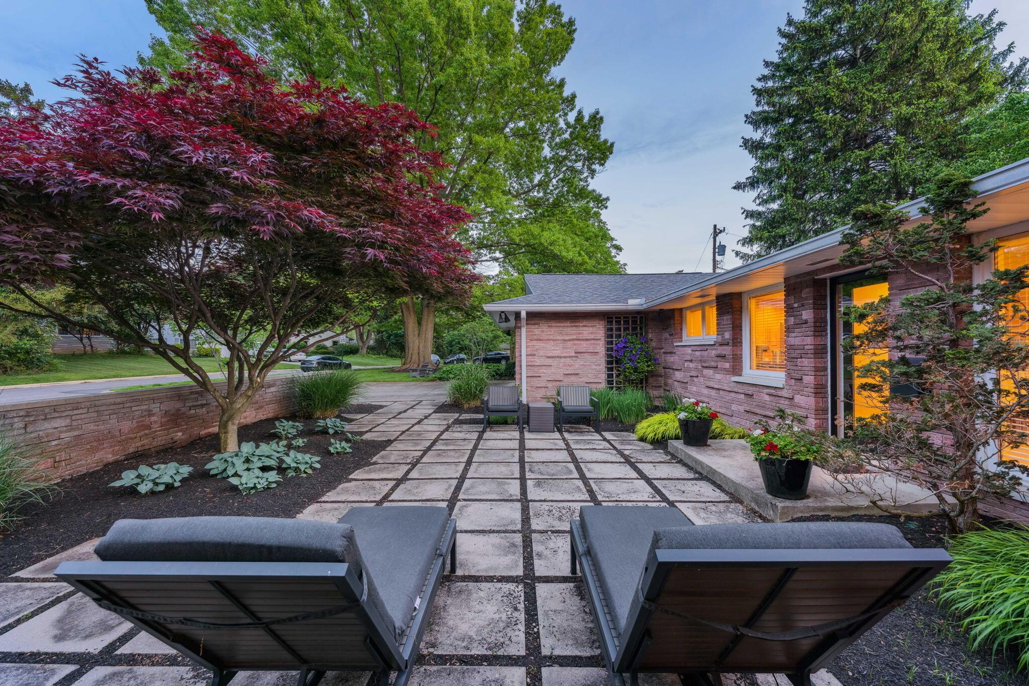 2579 Middlesex Road Upper Arlington, OH 43220 - Photo 56 of 92 Front Patio - Dust Photo