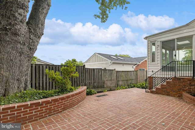 a view of a small yard and a fountain