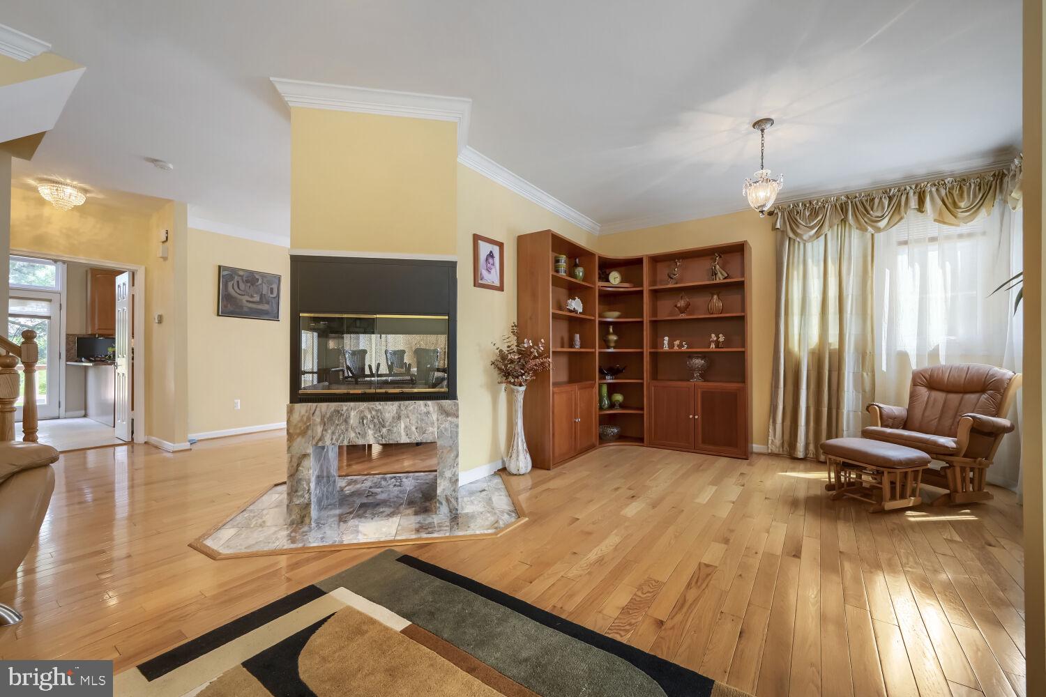 17 Stablemere Court Baltimore, MD 21209 - Photo 19 of 33 Living Room