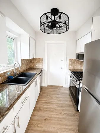 $2,950 | 125 Edgewater Drive, Unit 9, Coral Gables, FL 33133