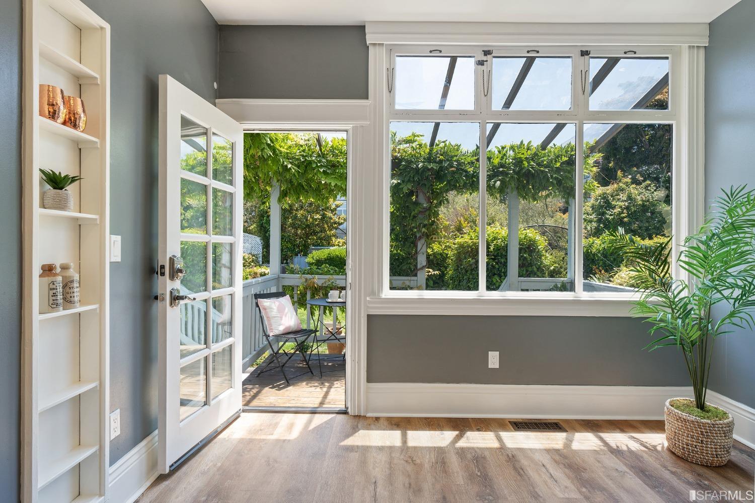 445 Clipper Street San Francisco, CA 94114 - Photo 14 of 62 a view of a living room and window