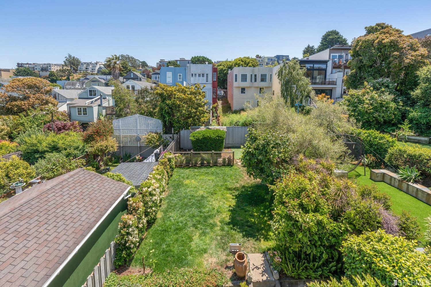 445 Clipper Street San Francisco, CA 94114 - Photo 22 of 62 a view of a city that has tall buildings