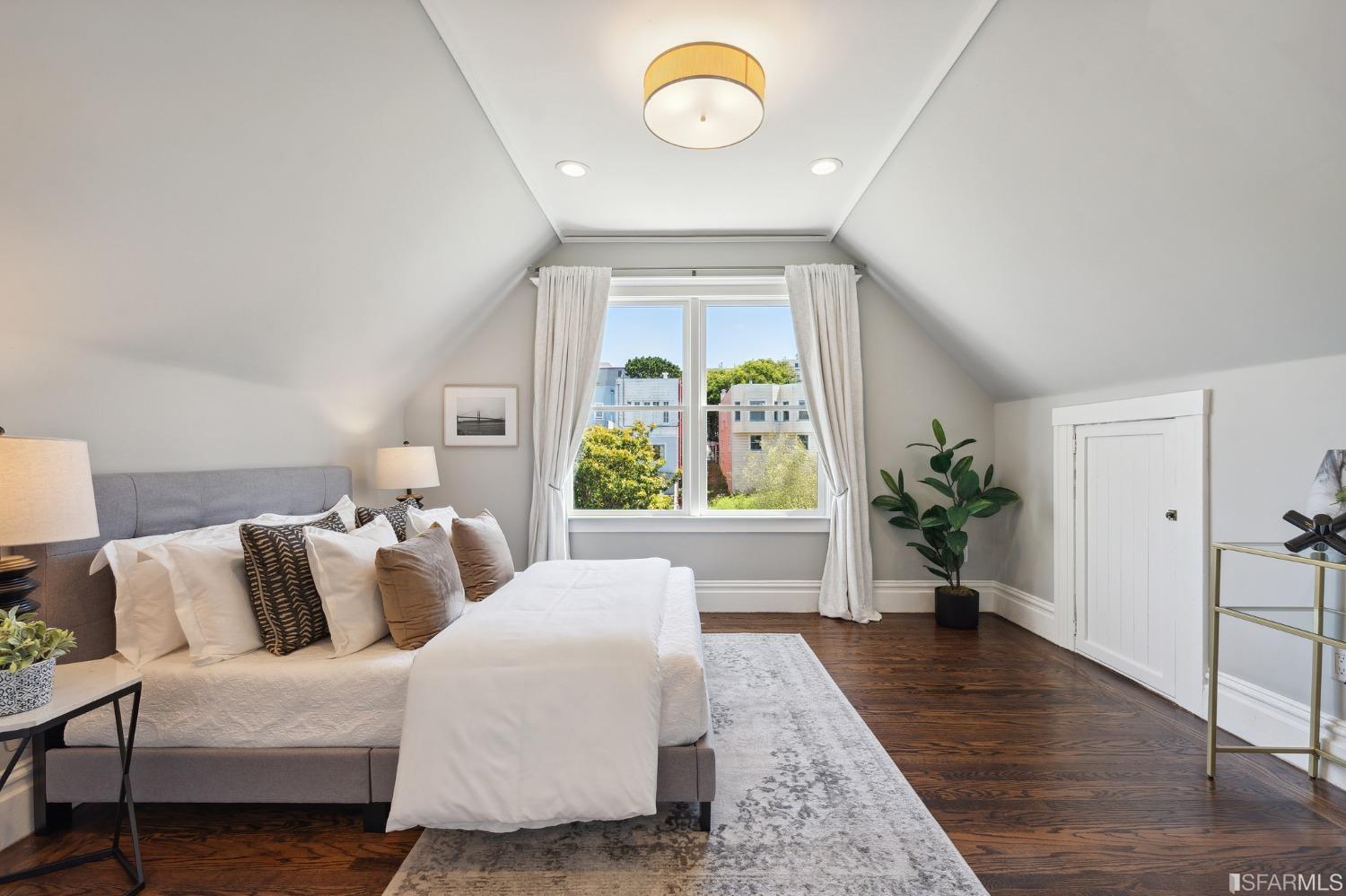 445 Clipper Street San Francisco, CA 94114 - Photo 29 of 62 a living room with furniture and a large window