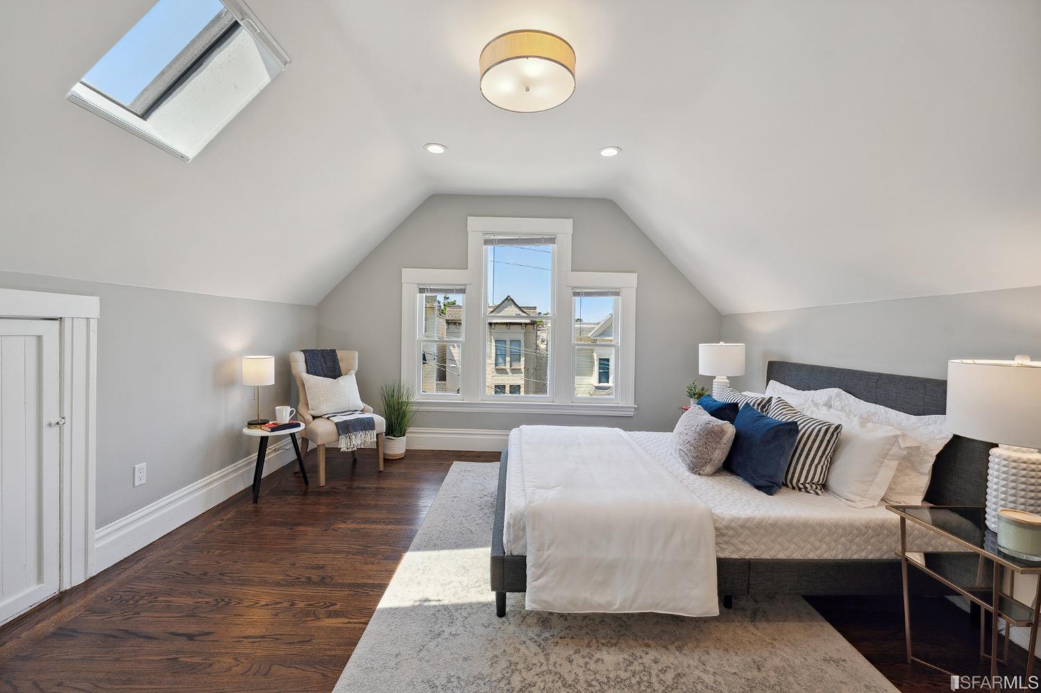 445 Clipper Street San Francisco, CA 94114 - Photo 34 of 62 a living room with furniture and a window