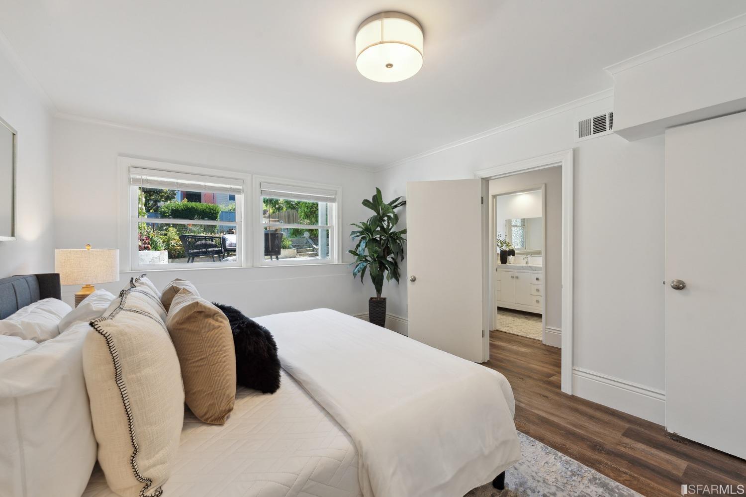 445 Clipper Street San Francisco, CA 94114 - Photo 52 of 62 a bedroom with a bed and a window