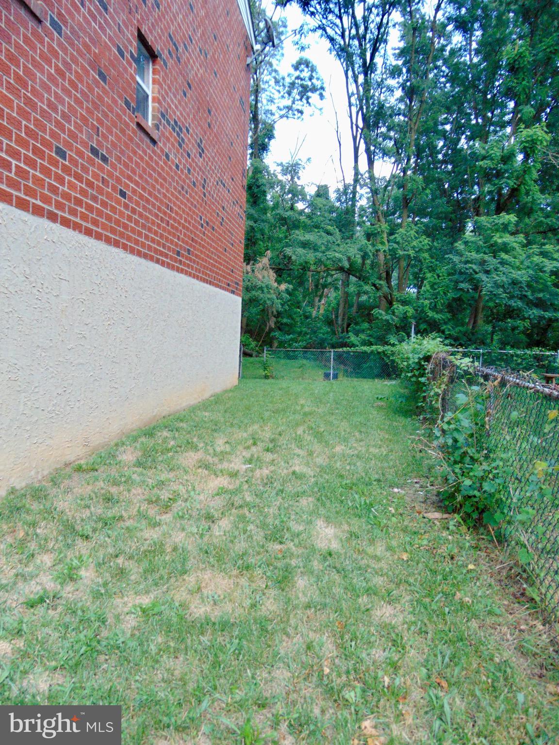 9481 Woodbridge Road Philadelphia, PA 19114 - Photo 3 of 32 Side Yard